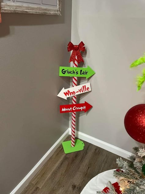 The Gringe Christmas Decorations, Grinch Pole Sign, Grinch Christmas Wall Decor, The Grinch Signs, Grinch Christmas Door Ideas, Grinch Christmas Kitchen Decor, Grinch Direction Sign, Whoville Sign Diy, Classy Grinch Decor