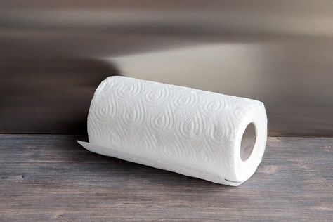 Why You Should Be Putting Paper Towels in the Fridge | Reader's Digest Fruit Cleaning, The Cleaning Lady, Hacks Lifehacks, Image Paper, Grilled Pizza, Good Things To Know, Tidy Kitchen, Pesto Recipe, Healthy Sides