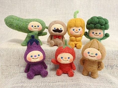 Veggie men Felt Design, Needle Felting Projects, Pola Sulam, Ragdoll Cat, Needle Felt, Cute Stuffed Animals, Cute Little Things, Felt Diy, Felt Dolls