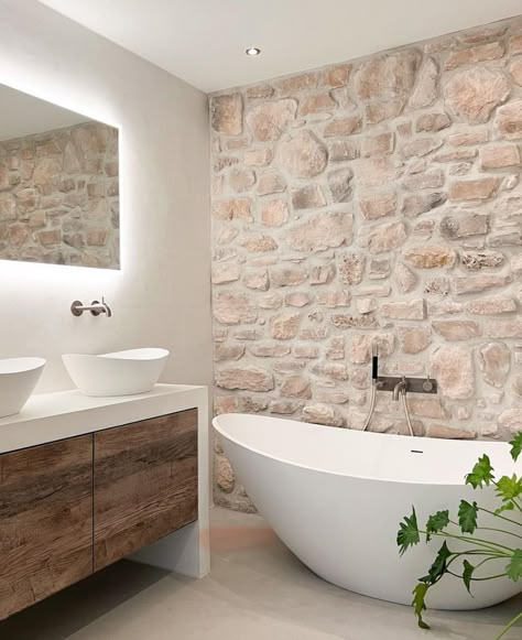 Stone Wall In Bathroom, Bathroom With Stone Wall, Natural Stone Bathroom Ideas, Stone Wall Bathroom, Stone Shower Walls, Bathroom Stone Wall, Bathroom Stone, Natural Stone Bathroom, Beautiful Bathroom Decor