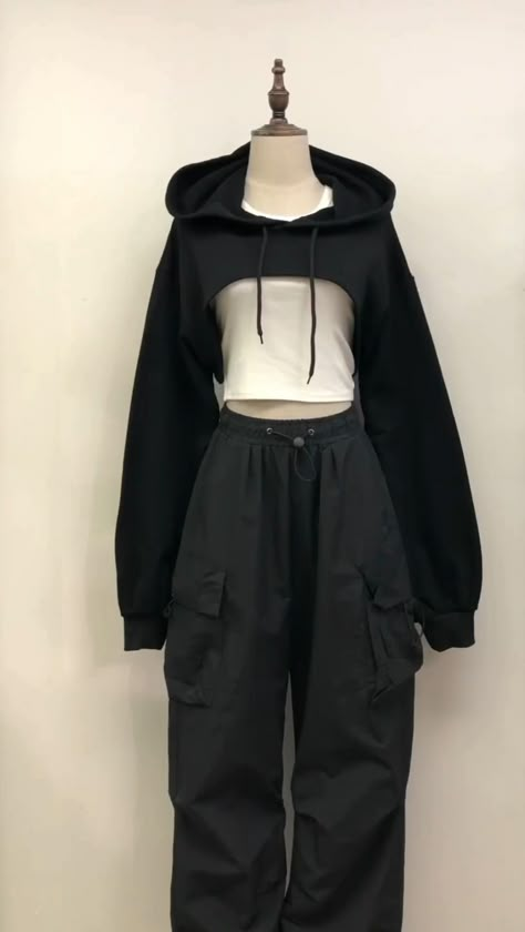 Acubi Cold Outfits, Tomboy Outfits Aesthetic, Clothes Acubi, 00s Mode, Stylish Outfits Casual, Black Cargo Pants, Tomboy Outfits, Quick Outfits, Tomboy Style Outfits