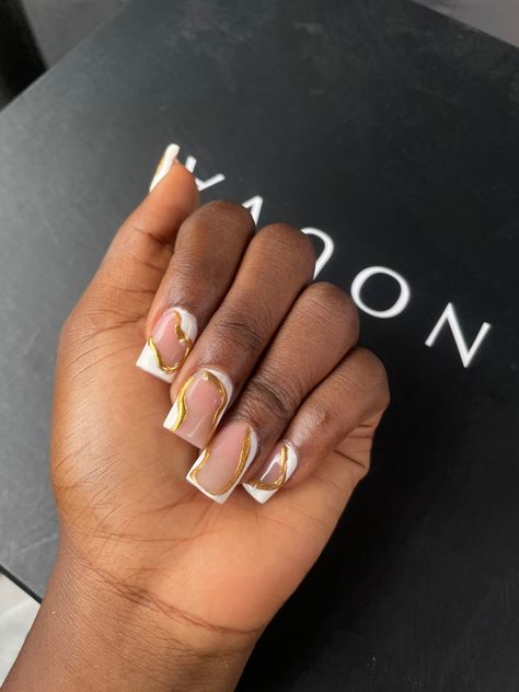 Short Nail Gold Designs, Gold Chrome Short Nails, Short Nails Design Ideas 2024, Gold Nail Designs Short, Marble Short Nails, White French Tip With Gold, Short Chrome Nails Designs, White Croc Nails, Short Nails Gold