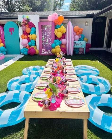 Summer Barbie Birthday Party, Barbie Pool Party Ideas Decoration, Barbie Birthday Pool Party, Malibu Barbie Themed Birthday Party, Ken Themed Birthday Party, Ken Party Ideas, Backyard Birthday Party Setup, Barbie Summer Party, Princess Pool Party Ideas