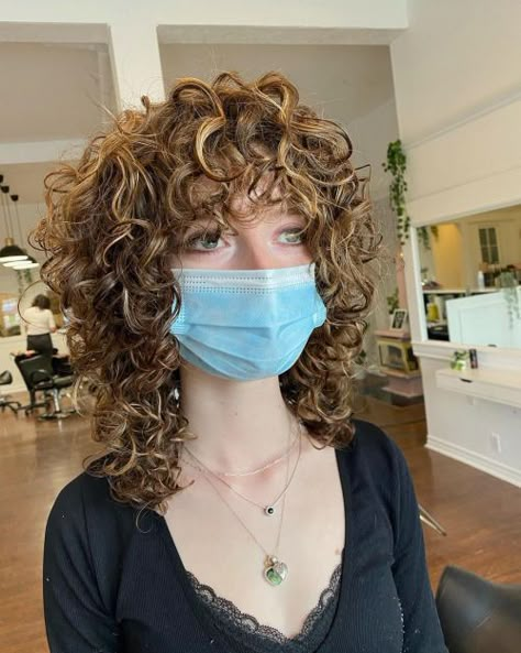 Curly Curtain Bangs, Curtain Bangs Ideas, Curtain Bangs On Curly Hair, Bangs On Curly Hair, Curly Shag, Perfect Curly Hair, Super Curly Hair, Curly Shag Haircut, Curly Fringe