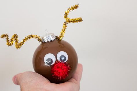 One Hour Rudolph DIY Ornament | FaveCrafts.com Diy Christmas Reindeer, Diy Reindeer, Homemade Christmas Ornaments, Holidays Crafts, Easy Ornaments, Christmas Reindeer Decorations, Reindeer Ornament, Clear Ornaments, Reindeer Decorations