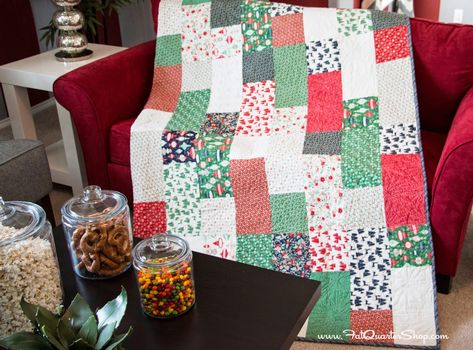 Fat Quarter Fizz: Free Quilt Pattern with Fat Quarter Shop - The Jolly Jabber Quilting Blog Quilt Shop Displays, Brick Quilt, Modern Christmas Quilt, Sky Quilt, Fat Quarter Quilt Pattern, Cake Quilt, Plus Quilt, Sew Projects, Christmas Quilt Patterns