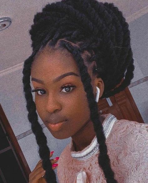 Short Crochet Braids, Marley Twist Hairstyles, Latest Braided Hairstyles, Afro Twist Braid, Spring Twist Hair, Afro Twist, Short Box Braids Hairstyles, Faux Locs Hairstyles, Box Braids Hairstyles For Black Women