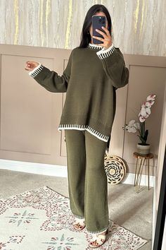 Fall Co Ords, Knitted Co Ord Outfit, Co Ords Outfits Winter, Winter Co Ord Set, Cute Snaps Ideas, Winter Modest Outfits, Knitted Coord, Optical Illusion Dress, Modest Outfits Muslim