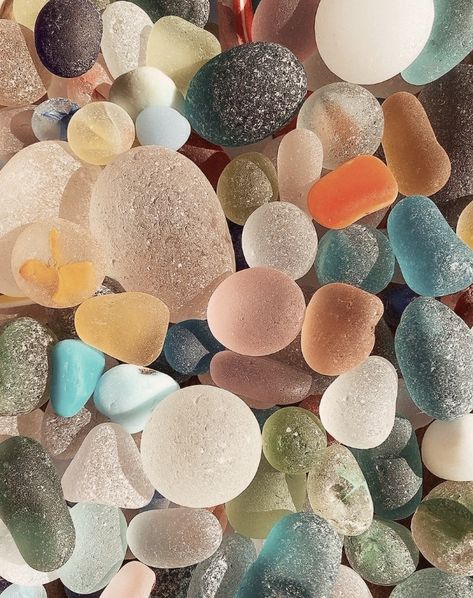 Opal Core Aesthetic, Glass Pebbles, Sea Glass Colors, Coastal Colors, Pretty Rocks, Cool Rocks, Beach Aesthetic, Summer Aesthetic, Sea Glass