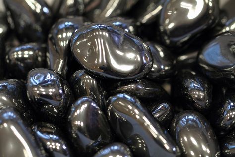 Hematite Meaning, Hematite Crystal, Crystal Guide, Hematite Stone, Power Crystals, Blood Cells, Healing Powers, Crystals Minerals, Black Crystals