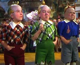 Wizard Of Oz Munchkins, Wizard Of Oz Costumes Diy, Munchkin Costume, Family Friendly Halloween Movies, Wizard Of Oz Pictures, Lollipop Guild, The Wizard Of Oz Costumes, Alice In Wonderland Diy, Wizard Of Oz 1939