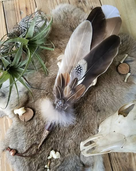 How To Make A Feather Smudge Fan, Smudging Feathers Diy, Diy Smudge Fan, Feather Smudge Fan Diy, What To Do With Feathers, Smudge Feathers Diy, Things To Do With Feathers, Smudge Fan Diy, Things To Make With Feathers