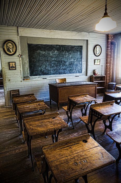 Antique School Desk, Old School Desks, Vintage School Desk, Country School, Old School House, School Desks, School Room, Vintage School, Little House