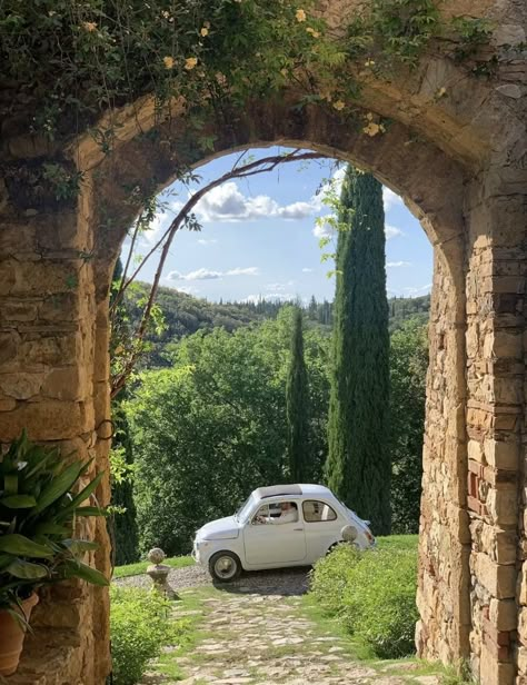 Italian Countryside Aesthetic, French Countryside Aesthetic, Italian Cottage, Italy Countryside, Countryside Aesthetic, Italy Country, Italy House, Italian Life, European Aesthetic