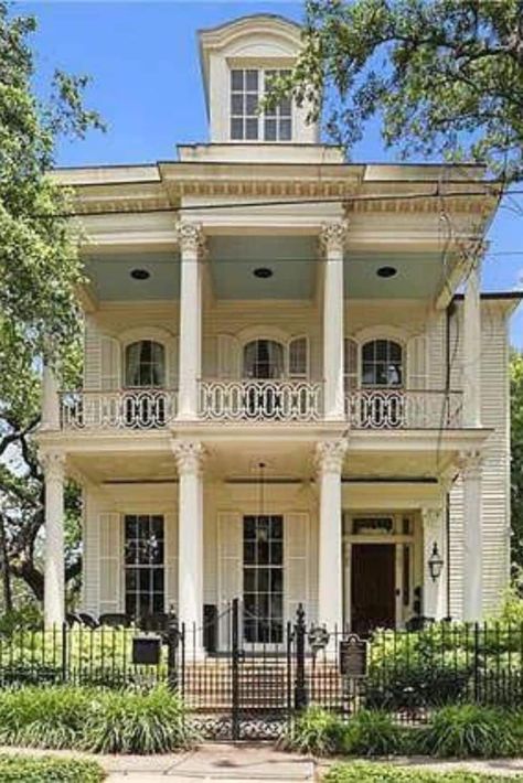 1868 Italianate For Sale In New Orleans Louisiana Italianate House Exterior, New Orleans House Plans, New Orleans Witch, Italianate House, Louisiana House, New Orleans Architecture, Cozy Den, Large Laundry Rooms, New Orleans Homes