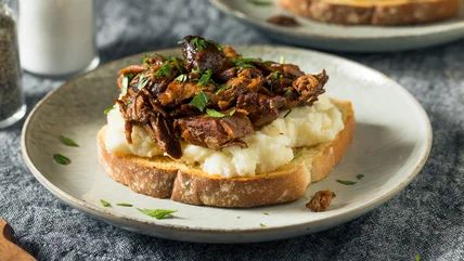 Manhattan Sandwich, Roast Beef Manhattan Recipe, Beef Manhattan, Melting Sweet Potatoes, Potatoes For Dinner, Manhattan Recipe, Sugar Cream Pie, Classic Pot Roast, Open Faced Sandwich