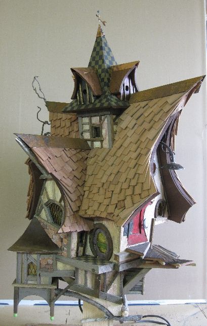 crooked birdhouse Bird Feeders Diy, Crooked House, Fairy Tree Houses, Unique Bird Houses, Bird House Kits, Birdhouse Designs, Fairy Tree, Bird Houses Diy, Cardboard House