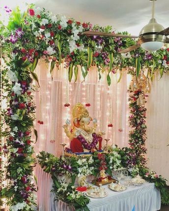 Kirtan Decoration At Home, Ganpati Decoration Theme Ideas, Gauri Decoration, Flower Decoration For Ganpati, Ganpati Decoration Ideas, Ganpati Decoration Theme, Mandir Decoration, Ganesh Chaturthi Decoration, Home Flower Decor