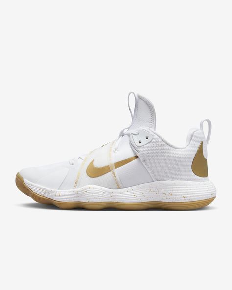 The Nike React HyperSet LE gives you excellent traction for netball, volleyball, badminton and other sports played on indoor courts. Nike React foam creates incredible energy return so you can attack at full-speed, stop on a dime, and land with confidence. Shown: White/Summit White/Gum Light Brown/Metallic Gold Style: DJ4473-170 Nike Volleyball Shoes, Nike Inspiration, Netball, Nike Basketball Shoes, Volleyball Shoes, Nike React, Nike Just Do It, Innovative Products, Court Shoes