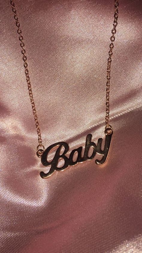 Roses Photography, Aesthetic Usernames, Whats Wallpaper, Rose Gold Aesthetic, Wallpaper Rose, Rose Gold Wallpaper, Baby Necklace, Supreme Wallpaper, Aesthetic Roses