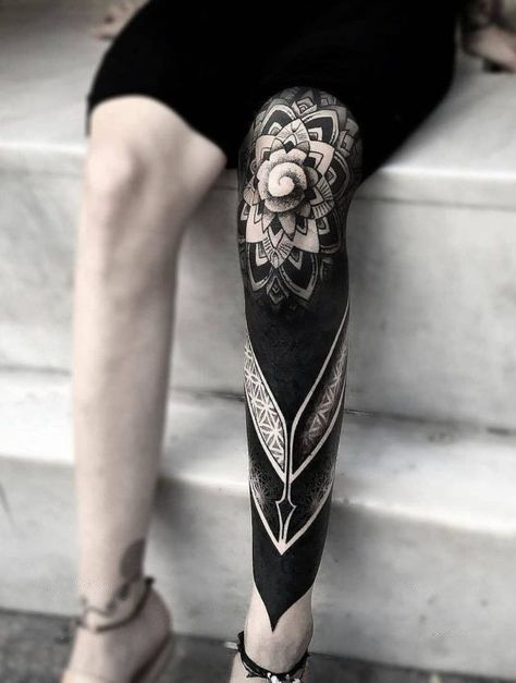 solid black tattoo ideas Black Out Tattoo Leg, Darkside Tattoo, Best Leg Tattoos, Solid Black Tattoo, Blackout Tattoo, Muster Tattoos, 4 Tattoo, Knee Tattoo, Different Tattoos