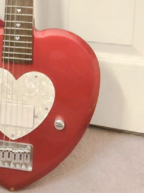 Heart Shape Guitar, Heart Shaped Guitar, Heart Guitar, Broken Guitar, Dream Guitar, 2025 Vision, Stranger Things, Mood Boards, Electric Guitar