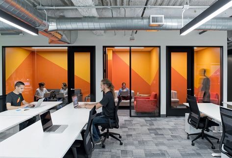 Orange Office, Office Graphics, Corporate Interior Design, Open Space Office, Modern Office Interiors, Office Nook, Office Space Design, Modern Office Design, Office Branding