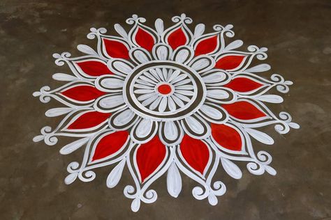 Paint Rangoli Designs, Paint Rangoli Designs On Floor, Paint Rangoli, Painting Rangoli Design, Small Henna Designs, Small Henna, Easy Rangoli Designs Videos, Border Rangoli, Rangoli Designs Photos