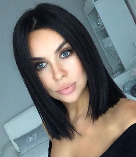 Shoulder Length Jet Black Hair, Short Black Hair Shoulder Length, Black Bob Hair, Shoulder Length Black Hair, Modern Bob Hairstyles, Short Dark Hair, Penteado Cabelo Curto, Grunge Hair, Shoulder Length Hair