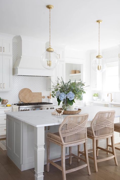 Megan Molten, Natural Wood Dining Table, Linen Dining Chairs, Bedroom Nook, Daniel Island, Happy Friday Friends, Counter Chairs, Coastal Kitchen, Gorgeous Kitchens