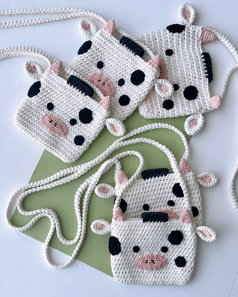 Hi 🌿 Two animal figures that I like to see side by side are a cow and a lamb 🐮🐑 I think the kids agree with me too. Because they all want to buy these bags together 🫠 Lamb bag and Cow bag patterns by me. My etsy store link at my bio 🔝 By the way, if you want a lamb bag knitting training video, you can visit my YouTube channel. I shared it for free. #haffylandyoutube Link at my bio 🔝 _____________________ Bi arada görmekten hoşlandığım iki hayvan figürü. Çocuklar da benimle aynı fikirde ola... Vaca A Crochet, Bag Knitting, Book Bag, Animal Figures, Bag Pattern, Koala, Etsy Store, Cow, Amigurumi