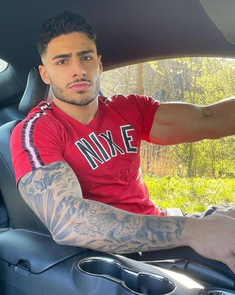 Finest Beau on Instagram: “Let’s drive somewhere 😏 My personal @realegil My personal @realegil ➖➖➖➖➖➖➖➖➖➖➖➖ 📸 All rights and credits are reserved to the respective…” Hot Mexican Men, Spanish Men, Latin Men, Latino Men, Mexican Men, Handsome Arab Men, Dark Skin Men, The Passenger, Arab Men