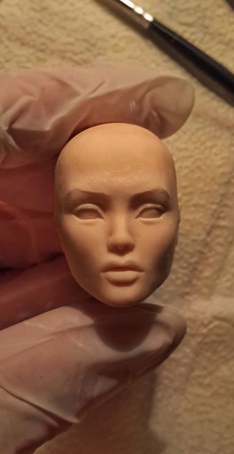 Polymer Clay Sculpture People, Lips Clay Sculpture, Sculpted Faces Clay, Polymer Clay Face Sculpture, How To Sculpt A Face With Clay Step By Step, Air Dry Clay Dolls Tutorials, Clay Face Tutorial, Clay Body Sculpture Human Figures, Polymer Clay Figures People