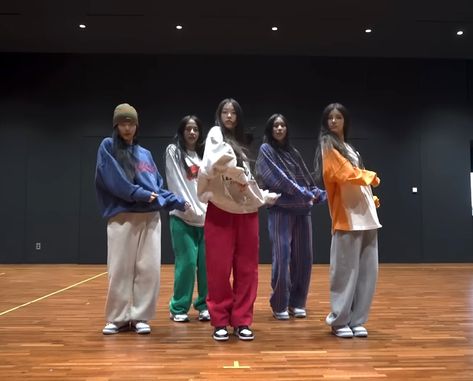 [Making Jeans] NewJeans ‘OMG’ Dance Practice Behind #뉴진스 Dance Practice Outfits Shorts, K Pop Trainee Aesthetic, Cute Outfits Kpop, P1harmony Style, New Jeans Fashion Kpop, New Jeans Kpop Outfits, Outfits Shorts Jeans, Kpop Dance Practice, New Jeans Omg