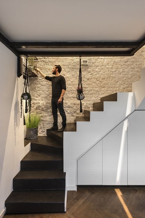 Stairs Diy Renovation, Small Staircase, Rustic Stairs, Architectural Design Studio, Stair Wall, Stairs Design Modern, Staircase Decor, Small Apartment Design, Home Stairs Design