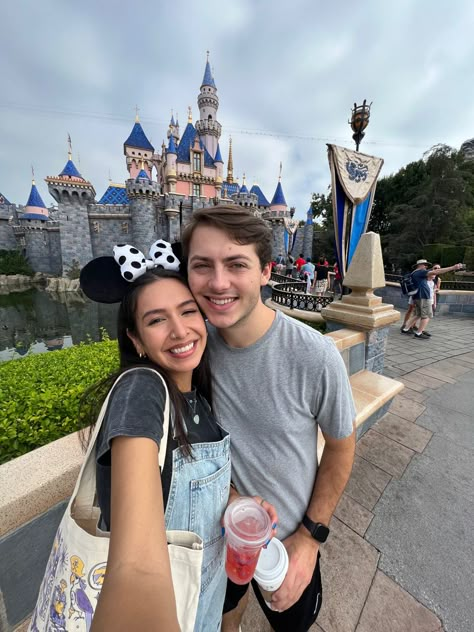 Disney Couples Trip, Disney Couple Photo Ideas, Disney Couples Pictures, Date Soft Launch, Disney Trip With Boyfriend, Disney With Boyfriend, Disney Couples Aesthetic, Couple At Disney, Disney World Pictures Ideas Couple