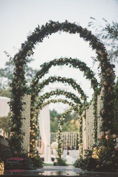 15+ Incredible Entry Walkways Into Your Wedding! Entry Walkway, Wedding Walkway, Wedding Decorations Ideas, Reception Stage Decor, Rustic Wedding Backdrops, Wedding Hall Decorations, Reception Backdrop, Romantic Wedding Receptions, Wedding Reception Backdrop