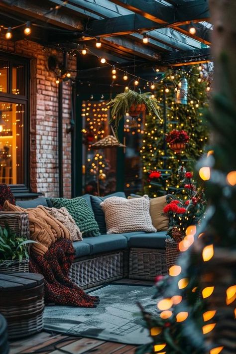 Cozy Winter Patio Ideas for Chilly Evenings Winter Outdoor Kitchen, Winter Outdoor Patio, Winter Outdoor Patio Ideas, Winter Backyard Ideas Cold Weather, Winter Back Patio Ideas, Winter Patio Ideas, Winter Patio Decor, Winter Patio, Cozy Winter Patio