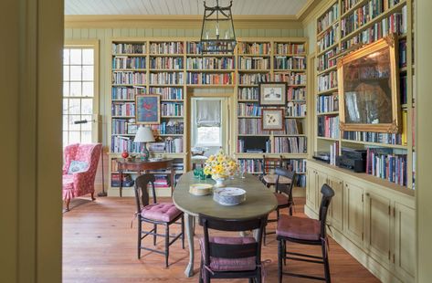 Inside Julia Reed’s Delta Dream Home – Garden & Gun Dining Room Turned Library, Dining Room Library, Billy Ikea, Lots Of Books, Room Library, Home Library Design, Rustic Contemporary, Home Libraries, Library Design