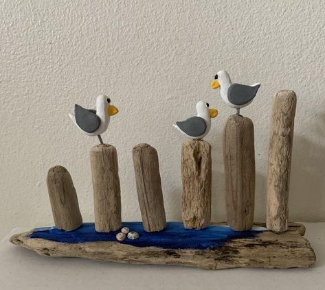 Driftwood And Ceramics, Clay Seagull, Driftwood And Clay, Seagull Craft, Bathroom Ornaments, Beach Themed Crafts, Driftwood Art Diy, Clay Birds, Arts And Crafts For Adults