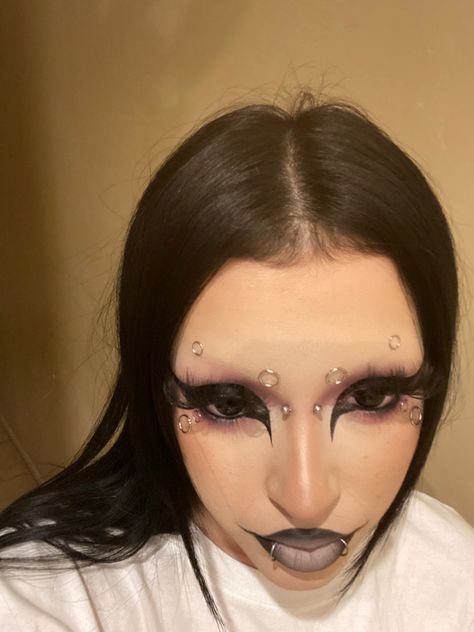 No Brows, Weird Girl, Punk Makeup, Alt Makeup, Casual Makeup, Face Art Makeup, Emo Girl, Swag Makeup, Alternative Makeup