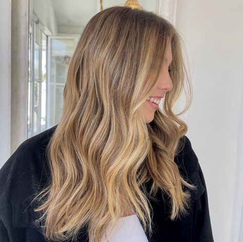 Light Brown Golden Hair, Balayage Half Head, Honey Vanilla Blonde Hair, Golden Dark Blonde Hair, Lived In Honey Blonde, Warm Blonde Hair Balayage, Sunkissed Hair Blonde, Dark Honey Blonde, Caramel Blonde Hair