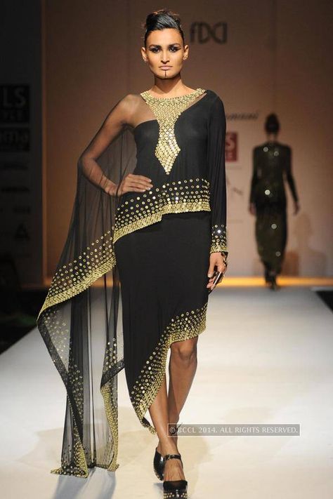 India Clothes, Maxi Dress Designs, India Fashion Week, Style Guru, Beach Getaway, Indian Couture, Gorgeous Clothes, Trendy Fall Outfits, Couture Week