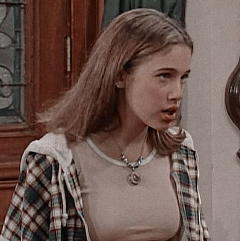 Gia Mahan Outfits, Gia Full House, 90s Sitcom Outfits, Gia Mahan, Sitcom Outfits, 90s Faceclaims, Full House Aesthetic, Full House Characters, Marla Sokoloff