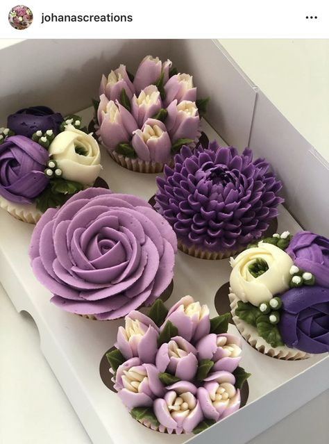 Flower Bouquet Cupcakes, Lavender Cakes, Purple Wedding Cupcakes, Bouquet Cupcakes, Cupcakes Flores, Flower Cake Design, Cupcake Flowers, Purple Cakes Birthday, Purple Cupcakes