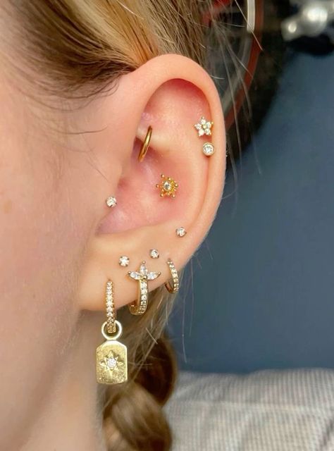 Stacked Love Ear Piercings, Stacked Cartilage Piercing, Ear Lobe Stack, Stacked Lobes Piercing, Stacked Piercings Lobe, Double Stacked Lobe Piercing, Stacked Lobe Piercing Ideas, 4 Lobe Piercings, Double Helix Piercing Ideas