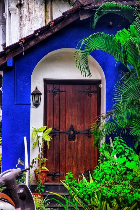 Portuguese house! Goa, India. Goa Portuguese Houses, Goa House Interiors, Fontainhas Goa Photography, Goan Windows, Goa Painting, Goa Aesthetic Pictures, Goa Houses, Goa Architecture, Goa Outfits Beach