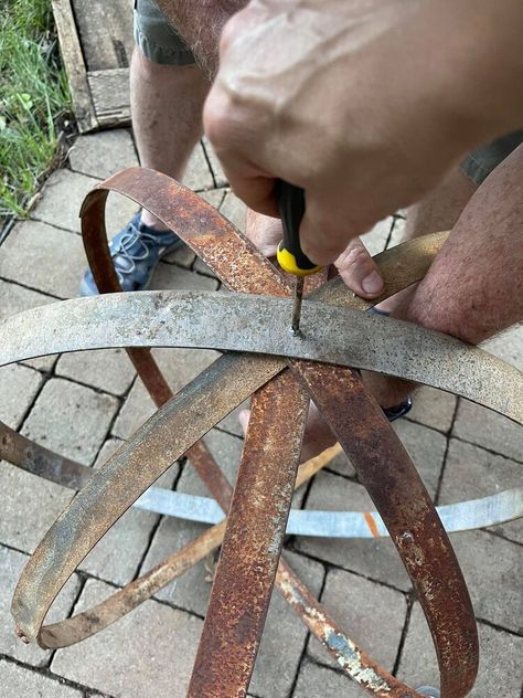 Wine Barrel Ring Planter, Wine Barrel Metal Rings Garden Art, Barrel Band Ideas, Barrel Rings Repurposed Garden, Wine Barrel Ring Ideas Diy Metal, Ideas For Barrel Rings, Whiskey Barrel Hoop Ideas, Whiskey Barrel Rings Ideas Diy, Wine Barrel Ideas Garden