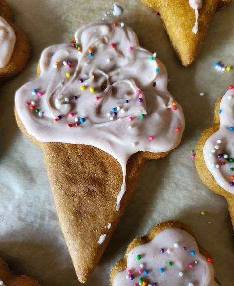 Homemade Dog Treats To Make And Sell | Treats I made for my gorgeous girl | Facebook Treats To Make And Sell, Homemade Dog Treats Easy, Dog Treats To Make, Diy Dog Treats Healthy, Yogurt Chips, Healthy Dog Biscuits, Dog Cake Recipes, Animal Treats, Pet Treats Recipes