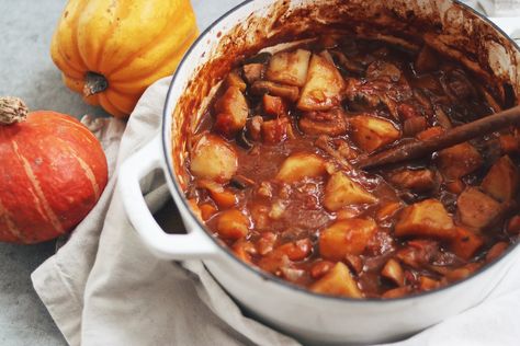 Autumn Stew Recipes, Autumn Stew, Madeleine Olivia, Squash Potatoes, Vegan Autumn, Pumpkin Stew, Eating Less, Vegan Stew, Pumpkin Squash